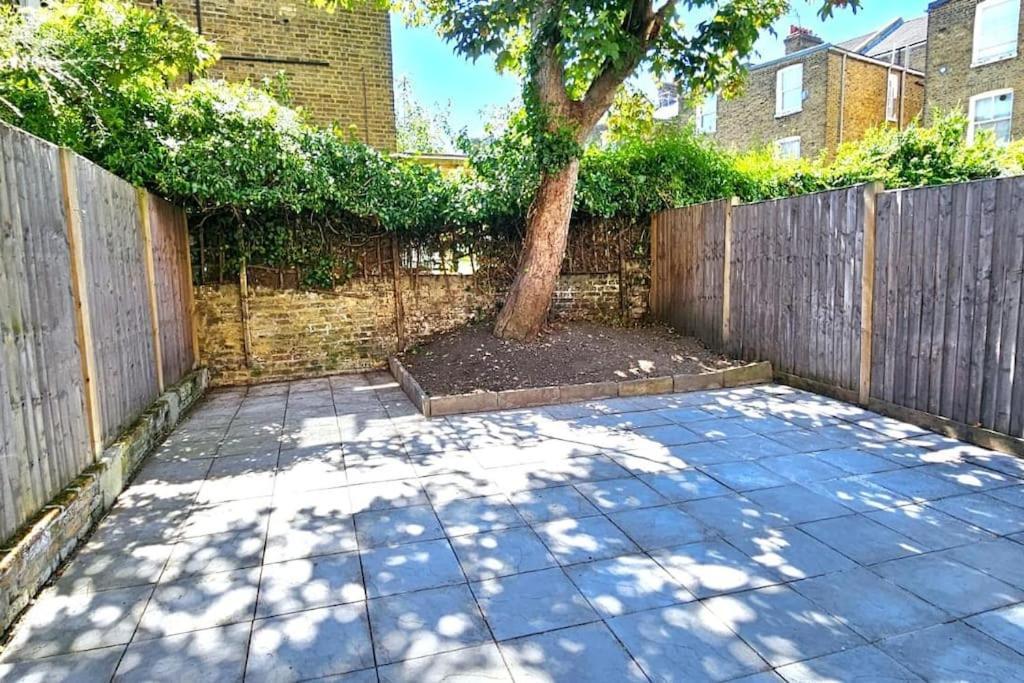 Flat In Queens Park لندن المظهر الخارجي الصورة